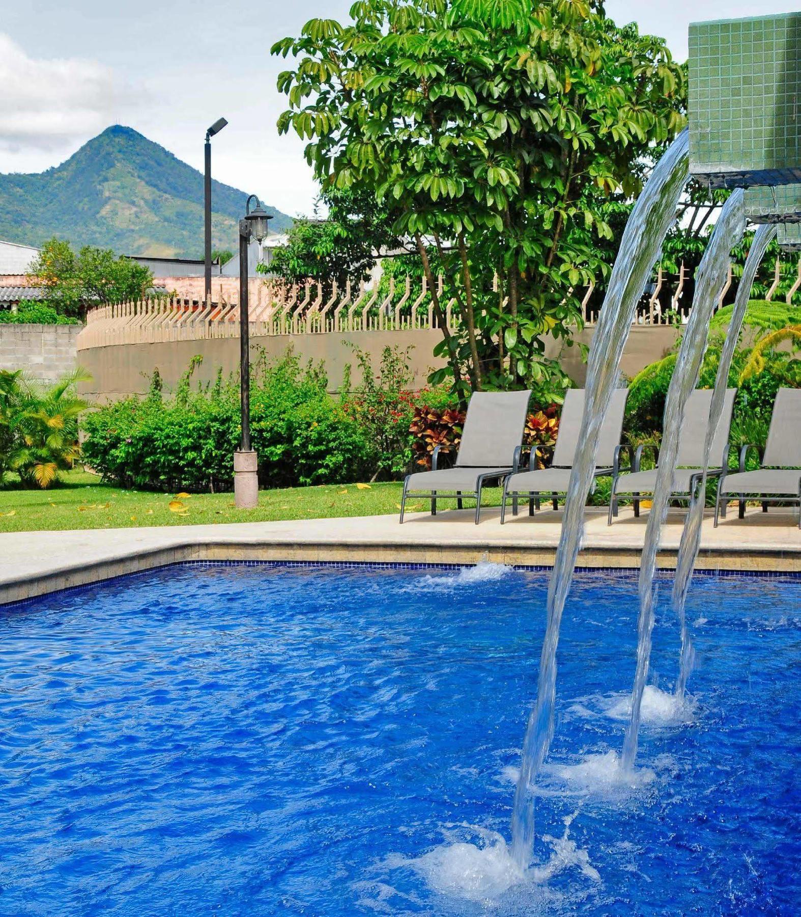 Hotel Courtyard By Marriott San Salvador Exterior foto